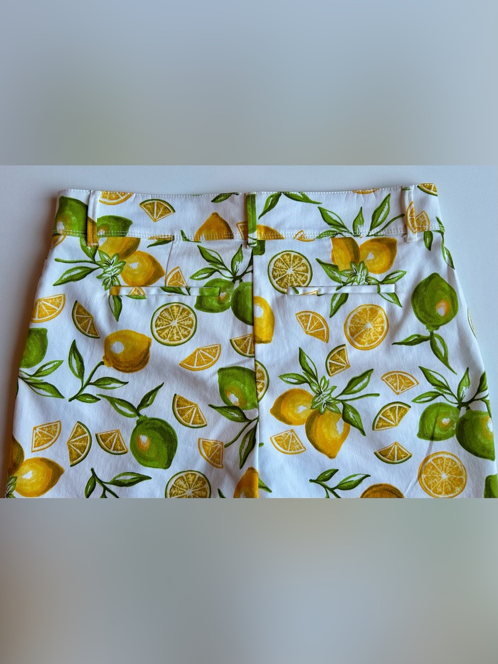 Isaac Mizrahi White Lemon-Print Tailored Shorts Size 8 Preppy Resort Coastal - Picture 6 of 7